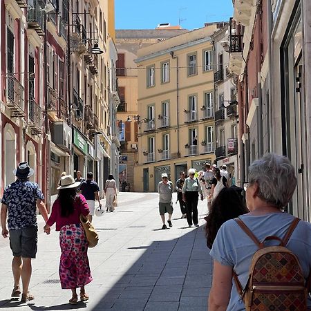 Apartment In The City Centre - Free Private Parking カリアリ エクステリア 写真